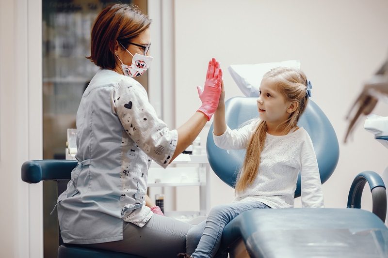 Dentysta pedodonta – iść z dzieckiem prywatnie czy nie?