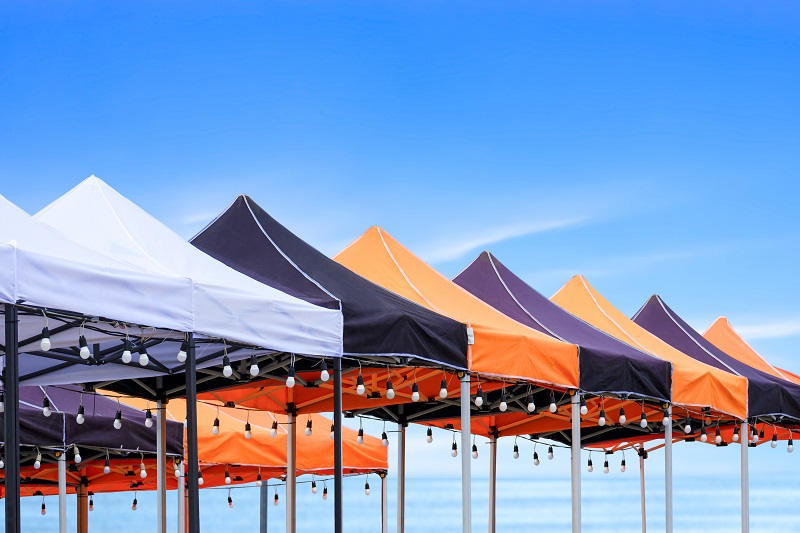 Jak zorganizować reklamę i sprzedaż towarów poza stacjonarnymi placówkami handlowymi?