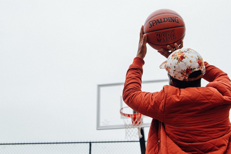 Zasady gry w koszykówkę – podstawy i nie tylko